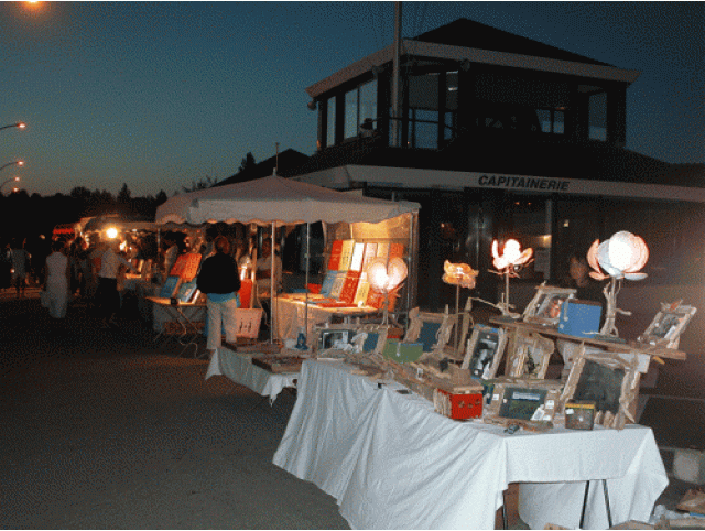Marché Nocture tous les mardis .